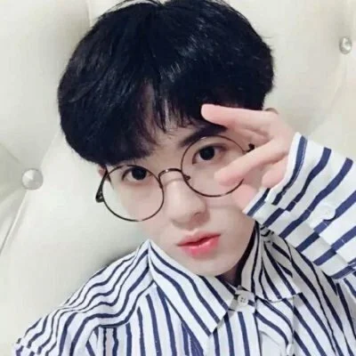 男头 月光不抱你 时间摧毁你 qq男生头像 我要个性网