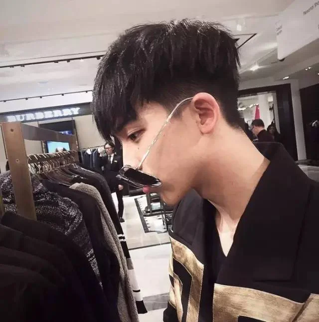 换个发型,立刻变小鲜肉