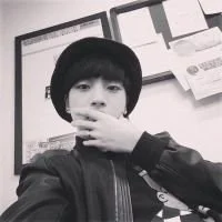 黑白韩系男生头像 微信头像图片大全