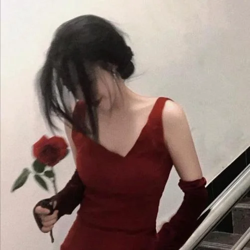 红色女生头像