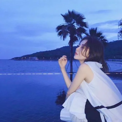 头像女生简单气质
