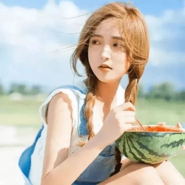 搞笑gif趣图 姑娘,你终于还是对我出手了