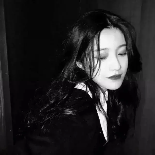 现实高冷句子 他不是没空,只是没这么喜欢你