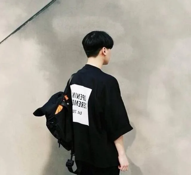 心理测试 哪个男生背影更让你心安 看看现在有没有人偷偷爱你