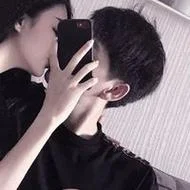 情侣接吻头像
