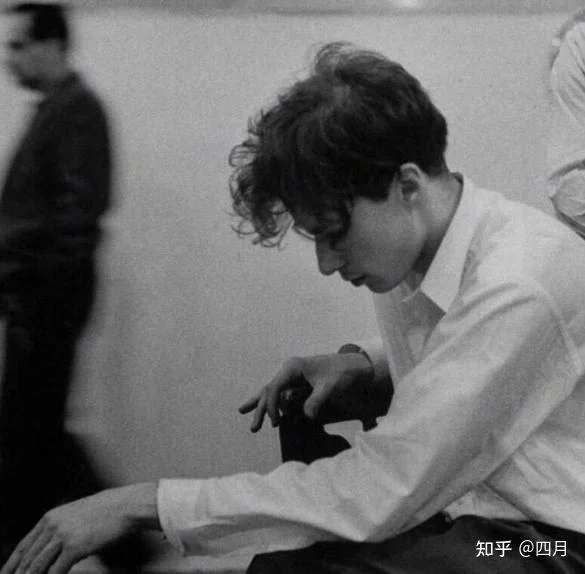 在网易云的世界里,总会有人比你更悲伤