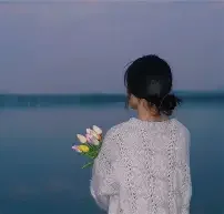 头像女生背影