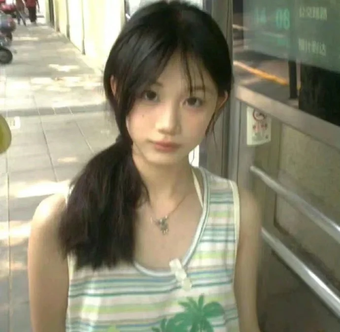 仙气森系女生头像绿色 安静淡然的意境绿色头像女