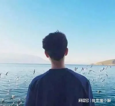 女子发裸照骚扰男房东 男子母亲透露背后细节,称儿子高大帅气