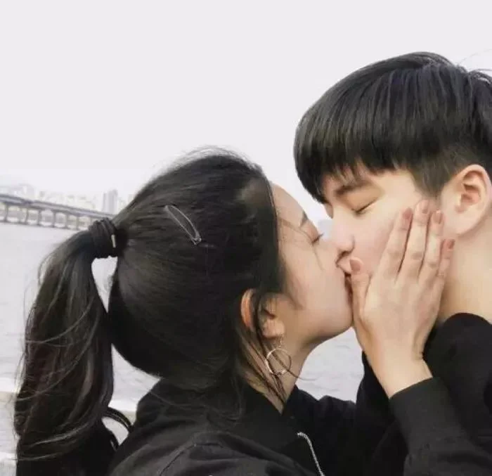 情侣头像 如何折磨自己的女朋友